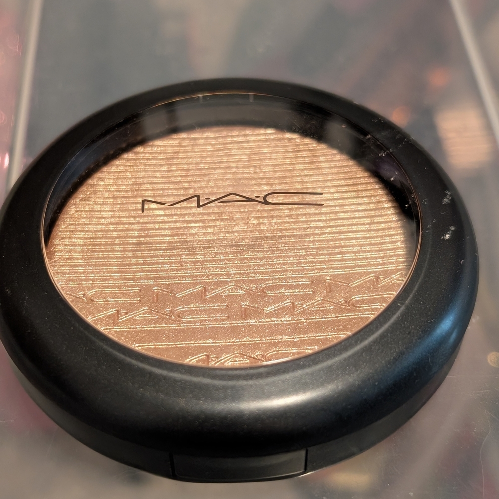 MAC Cosmetics Gold Highlighter Radiant Glow